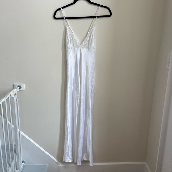 Vintage Other - White Lace Floral Slip - Size Small